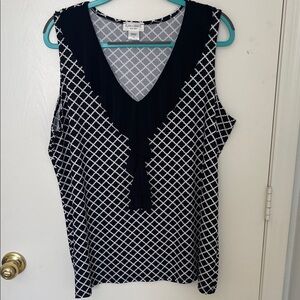 Chic Black and White Sleeveless Blouse
